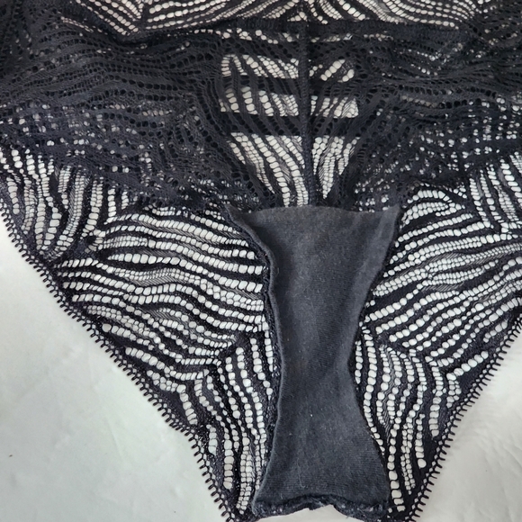 Victoria's Secret Black Zebra Lace Tanga Panty NWOT - Picture 4 of 7